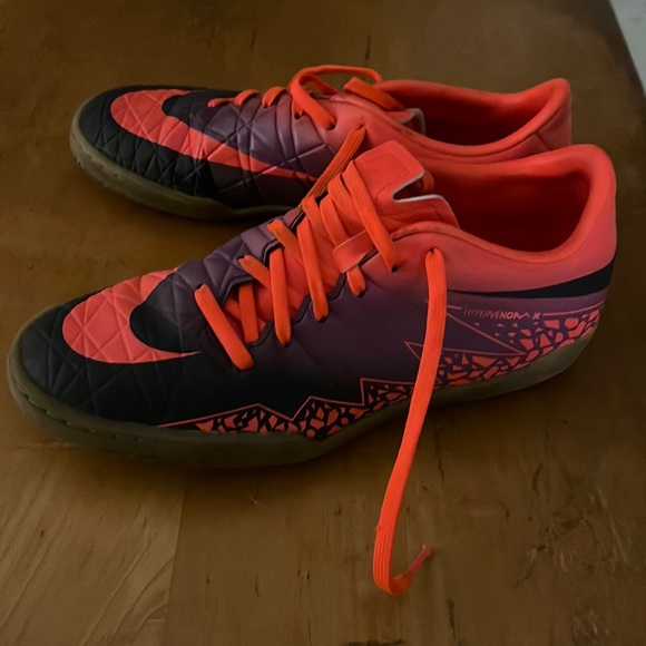 Nike Unisex Colorful Hypervenom Indoor Soccer Shoe - Picture 3 of 4